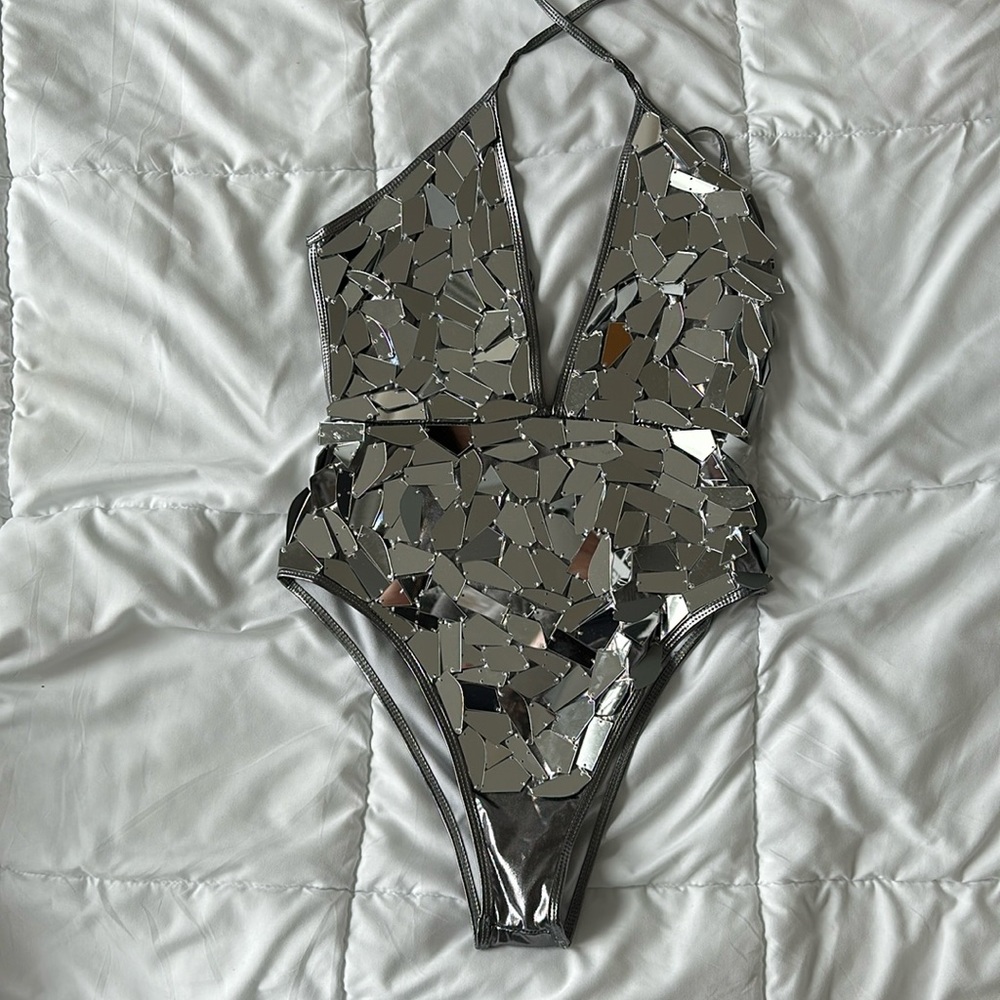 Unique body suite